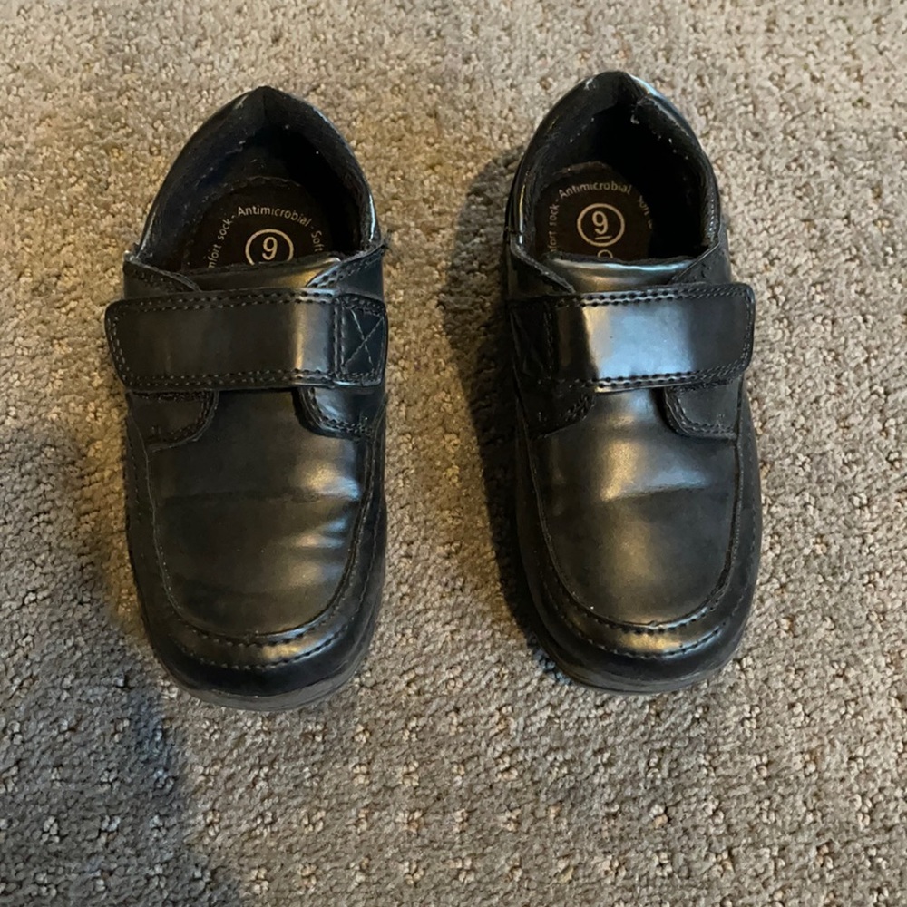 Black dress shoes. Toddler boy size 9. Worn once.